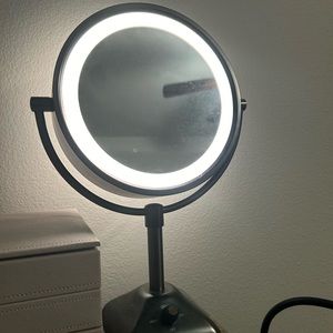 Vanity mirror